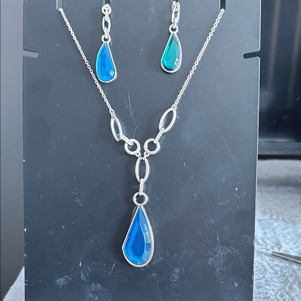 Stunning Silver and Blue Necklace Set